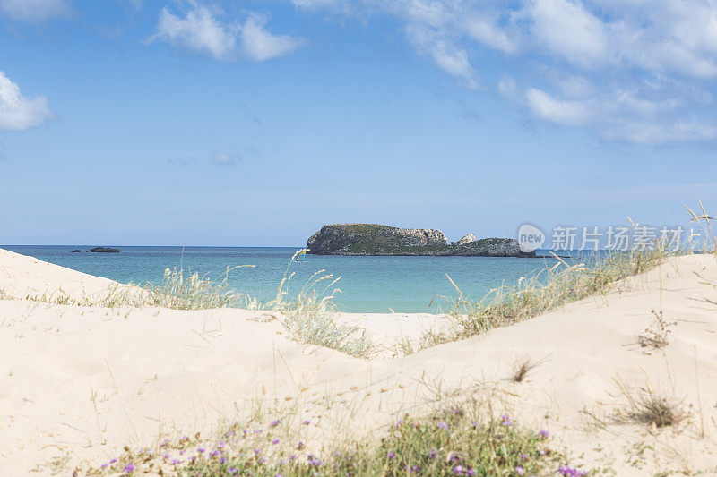 葡萄牙阿尔加维的田园诗般的海滩和冲浪者天堂Praia do Martinhal